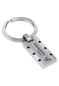 Metalen sleutelhanger met een rechthoekig label, zilveren afwerking, gegraveerd "ABARTH BREIL," voorzien van uitsparingen en een ronde ringbevestiging.