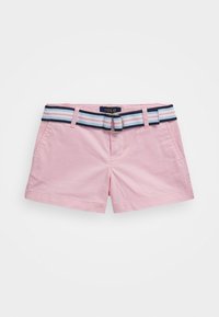 Rosa Baumwollshorts mit einem navyblauen gestreiften Gürtel, der in hellblau, rosa und weißen Akzenten gehalten ist. Mit Fronttaschen und umgeschlagenem Saum.