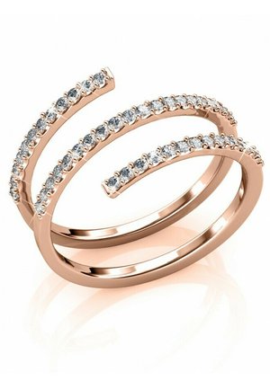 Roze gouden ring met twee verstrengelde banden, voorzien van een rij heldere stenen langs de bovenrand, wat een delicate, moderne uitstraling creëert.