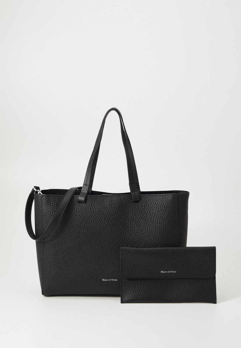 Schwarze, strukturiertes Leder-Tote-Bag mit doppelten Tragegriffen und abnehmbarem Schultergurt, begleitet von einer passenden schwarzen Leder-Geldbörse.