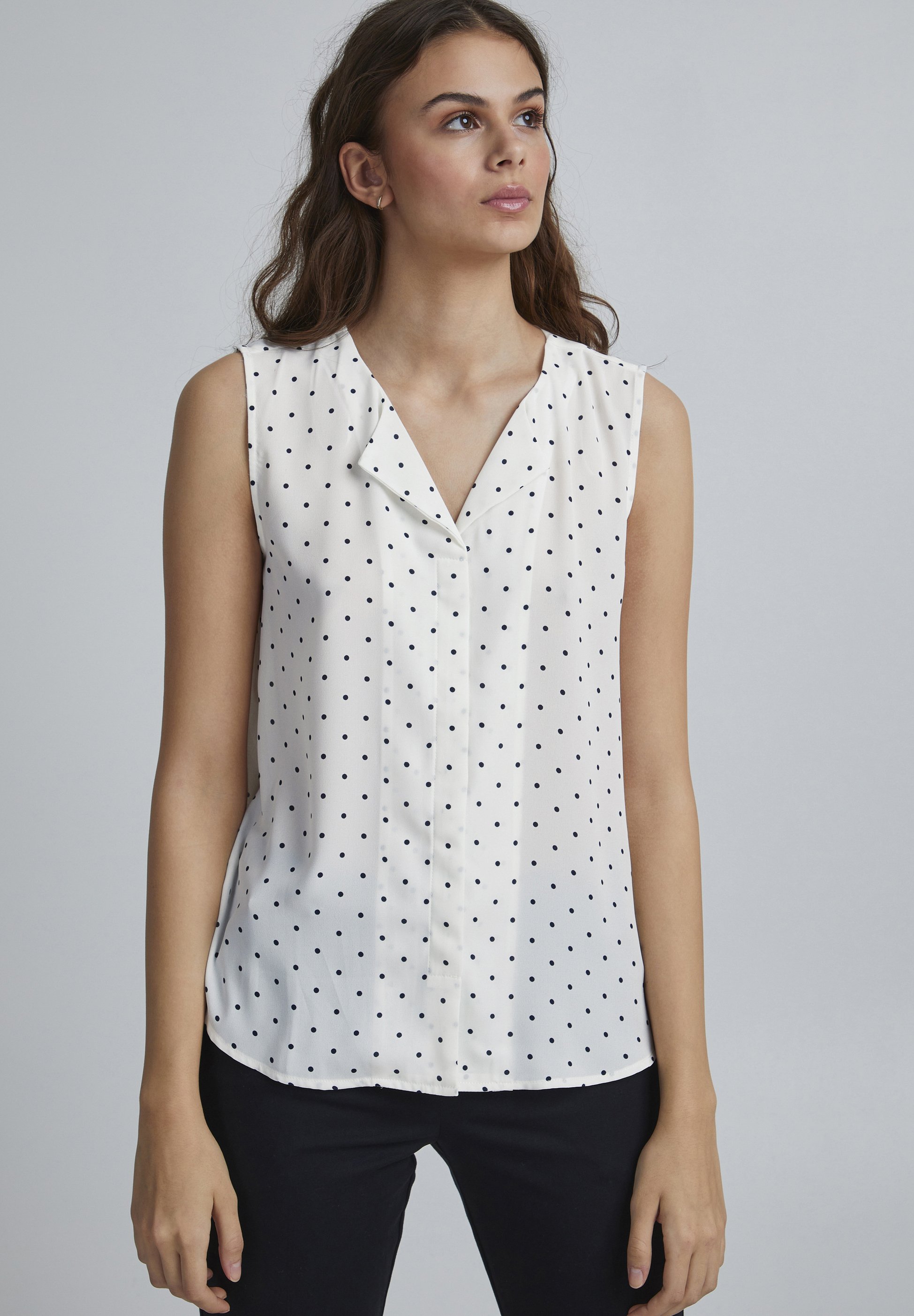 2 T-shirts Femmes Damart Taille 46/48 – Neufs Sans étiquettes, Couleurs Beige & Abricot