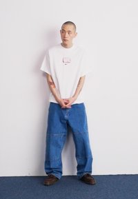 Nike Sportswear SOLO TEE  - Majica kratkih rukava s printom - white/black