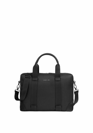 Czarna teczka Cerruti 1881 z podwójnymi uchwytami i regulowanym paskiem na ramię, o prostokątnym kształcie i logo z przodu.