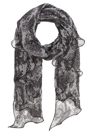 Sort og grå letvægtssjal med slangeskindsmønster og flæsekant, løst snoet med ender, der hænger ned.