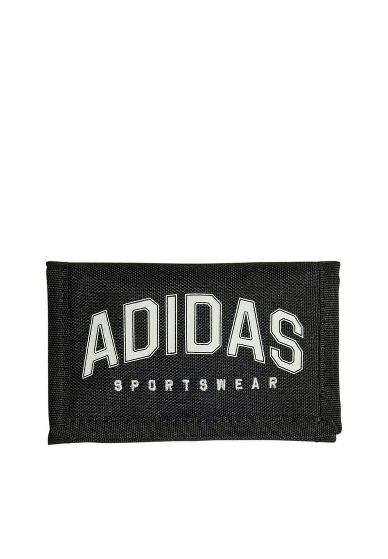 Portafoglio in tessuto nero con grande logo bianco "ADIDAS" e testo "SPORTSWEAR" sottostante. Forma rettangolare con bordi cuciti.