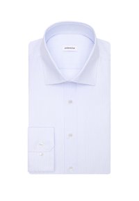 Lichtblauw herenoverhemd met subtiel hexagoonpatroon, met knoopmanchetten en een gespreide kraag, netjes gevouwen op een witte achtergrond.