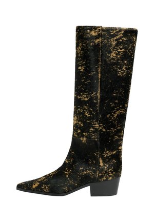 Botte haute en cuir noir et marron tachetée avec bout pointu et petit talon bloc.
