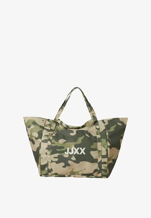 Grand sac cabas avec motif camouflage vert et beige et deux anses, avec logo blanc JJXX sur la poche avant.