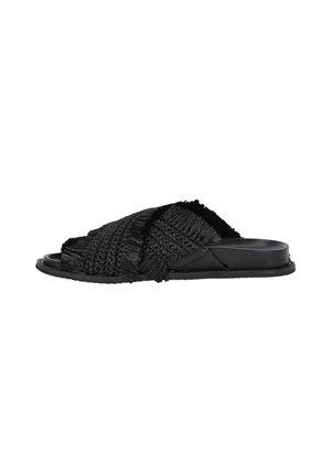 Sandalo nero slip-on con una larga fascia intrecciata e sfrangiata e suola piatta, progettato per un uso casual.