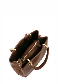 Borsa a mano in pelle marrone con ferrature dorate, apertura superiore e tasca interna con cerniera. Presenta un esterno texturizzato e manici robusti.