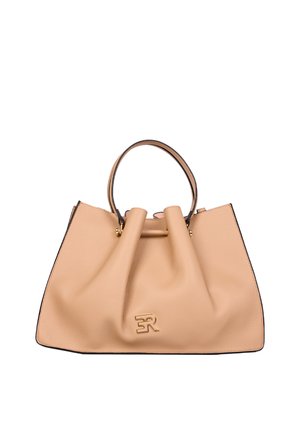 Borsa a mano in pelle beige con bordo superiore arricciato, manico singolo e dettaglio logo in metallo dorato al centro frontale su sfondo bianco.