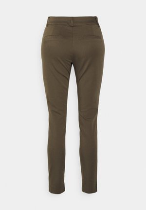 Maßgeschneiderte olivgrüne Hose mit glatter Textur, schmalem Schnitt, mittelhohem Bund und zwei Gesäßtaschen. Keine sichtbaren Verschlüsse oder Verzierungen.