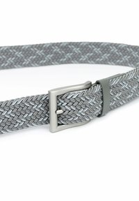 Szary pleciony pasek z jasnoniebieskimi akcentami, z matowym srebrnym zapięciem oraz gładką teksturą.