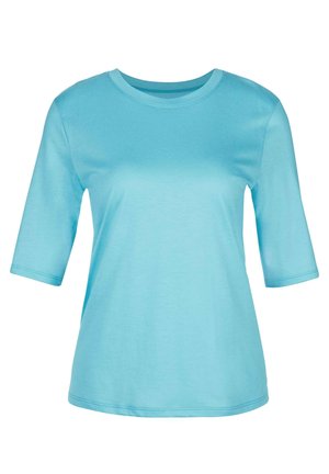 Lichtblauw T-shirt met korte mouwen, gemaakt van zachte, gladde stof. Heeft een ronde halslijn en een eenvoudig ontwerp zonder patronen of versieringen.