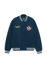 Námorně modrá univerzitní bunda se bílými pruhovanými manžetami a límcem, s výšivkou textu a designu na hrudi a rukávu. Uzavírání na knoflíky.