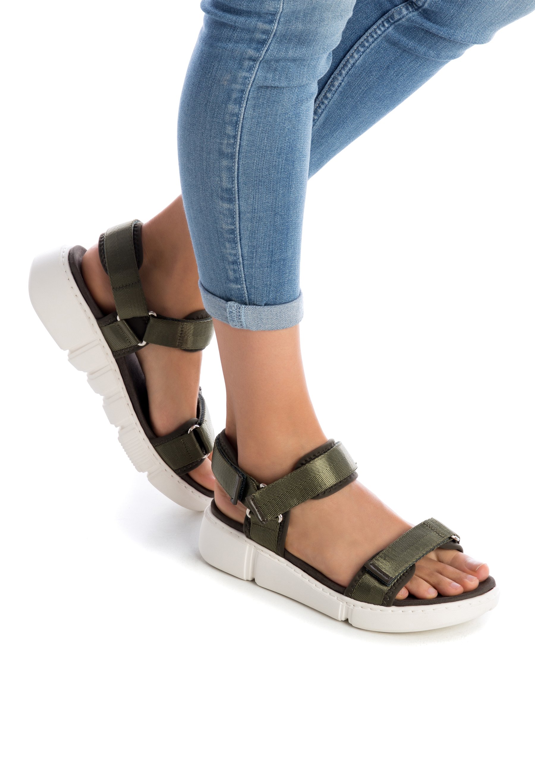 XTI Sandalias de cuña - kakhi/verde - Zalando.es