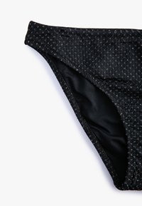 Svart sim bikiniunderdel med ett strukturerat mönster, elastisk midja och slät innervägg. Inga ytterligare dekorationer eller detaljer.