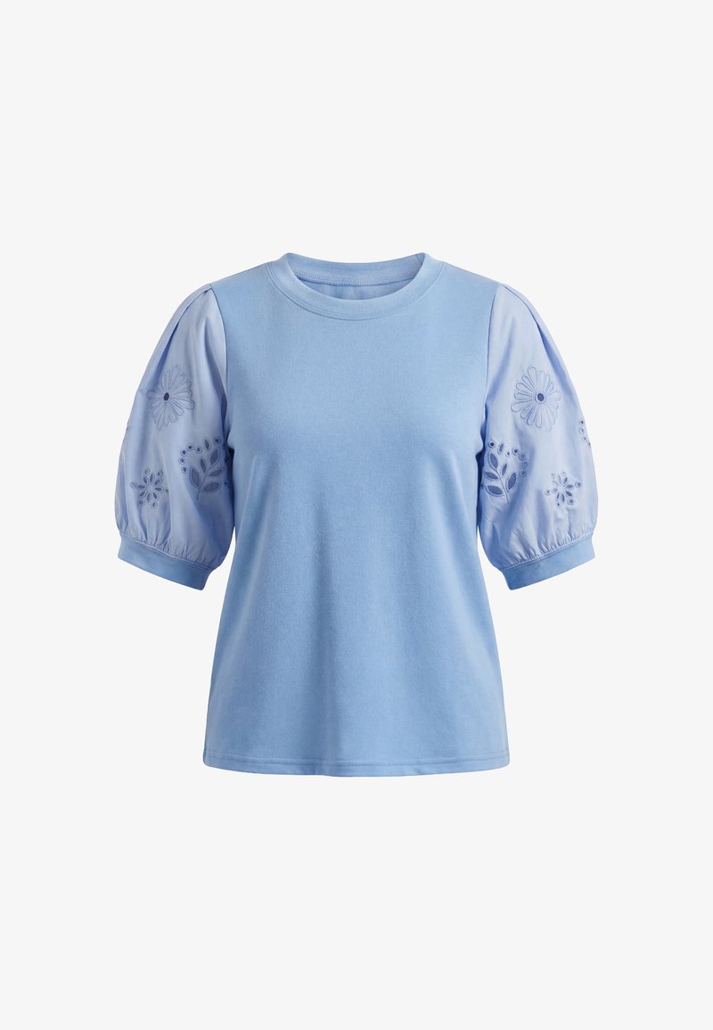 Top azzurro chiaro a maniche corte con maniche gonfie trasparenti decorate con ricami floreali e polsini a coste.