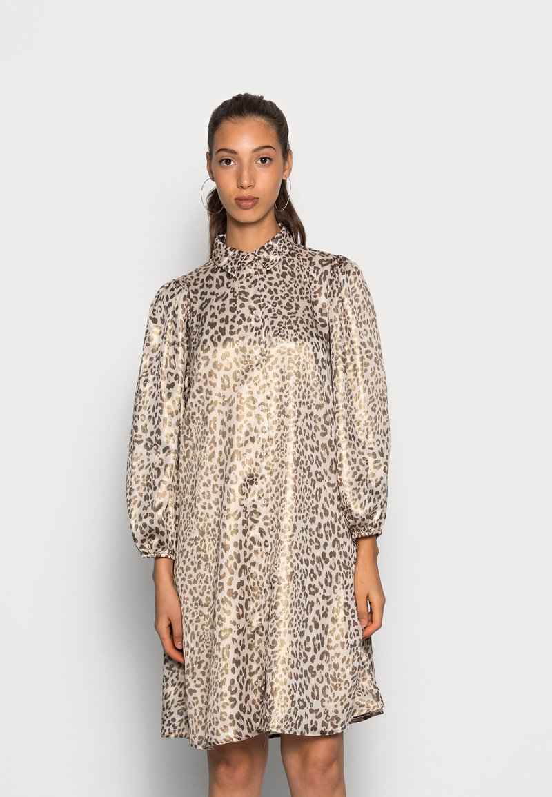 YAS YASLEONA DRESS VIP - Vestido de dia - frosted almond/leona