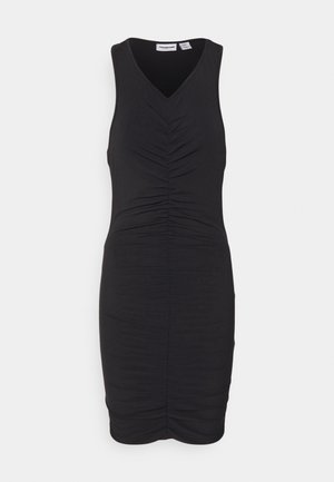 Schwarzes ärmelloses Kleid mit V-Ausschnitt, das geraffte Stoffdetails entlang der Vorderseite und dem Saum für eine figurbetonte Silhouette aufweist.