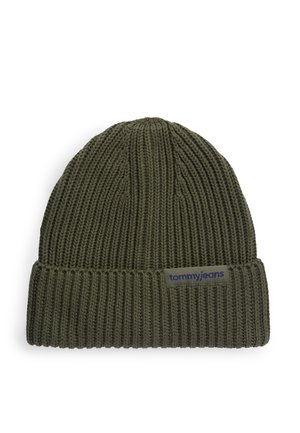 Bonnet en maille côtelée vert foncé avec revers plié et petite étiquette "tommyjeans" à l'avant.