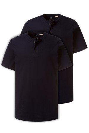 To almindelige sorte Henley T-shirts med korte ærmer, rund hals og treknaps-klap, vist overlappende på hvid baggrund.