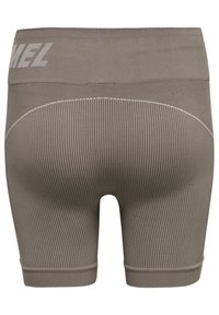 Bruna ribbade stretchshorts med en bred midja märkt "MEL", med kontrasterande vit söm och en figurnära design.