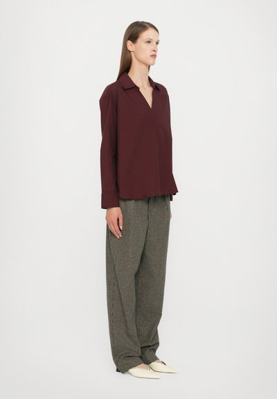 CLOSED ASYMMETRIC SHIRT - Nööpidega pluus - dark raisin red