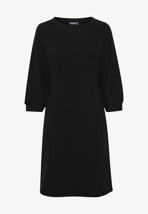 Fekete A-vonalú ruha texturált anyagból, kerek nyakkivágással és háromnegyedes ujjakkal, egyszerű és letisztult dizájnnal.