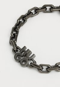 HUGO STACKEDCHAIN BRA UNISEX - Apyrankė - dark grey
