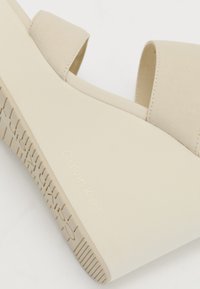 Thumbnail Image 5