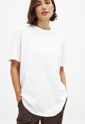ROUND NECK OVERSIZED TEE - Pamata T-krekls - white