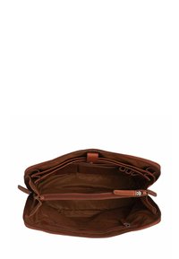 Borsa in pelle marrone con chiusura a zip, dotata di due scomparti principali, tasche interne e una texture liscia.