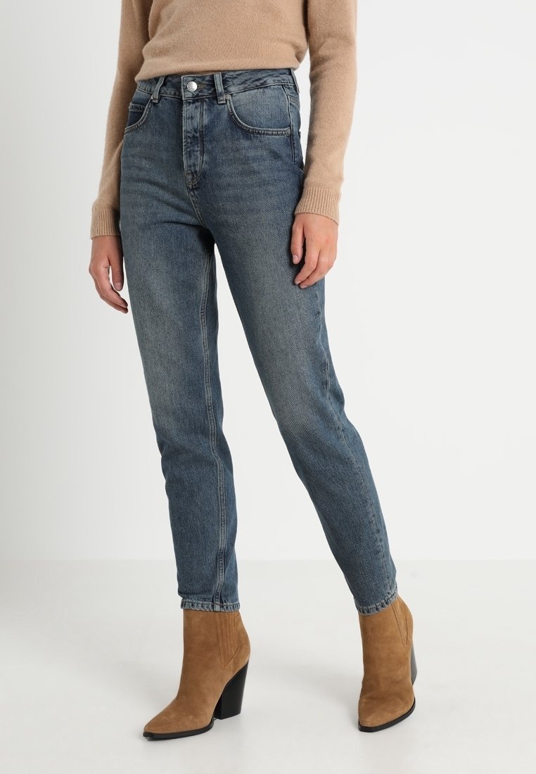 Höga blå denimjeans med rak skärning, med en urtvättad finish, klassisk femficksdesign och diskreta stygn.