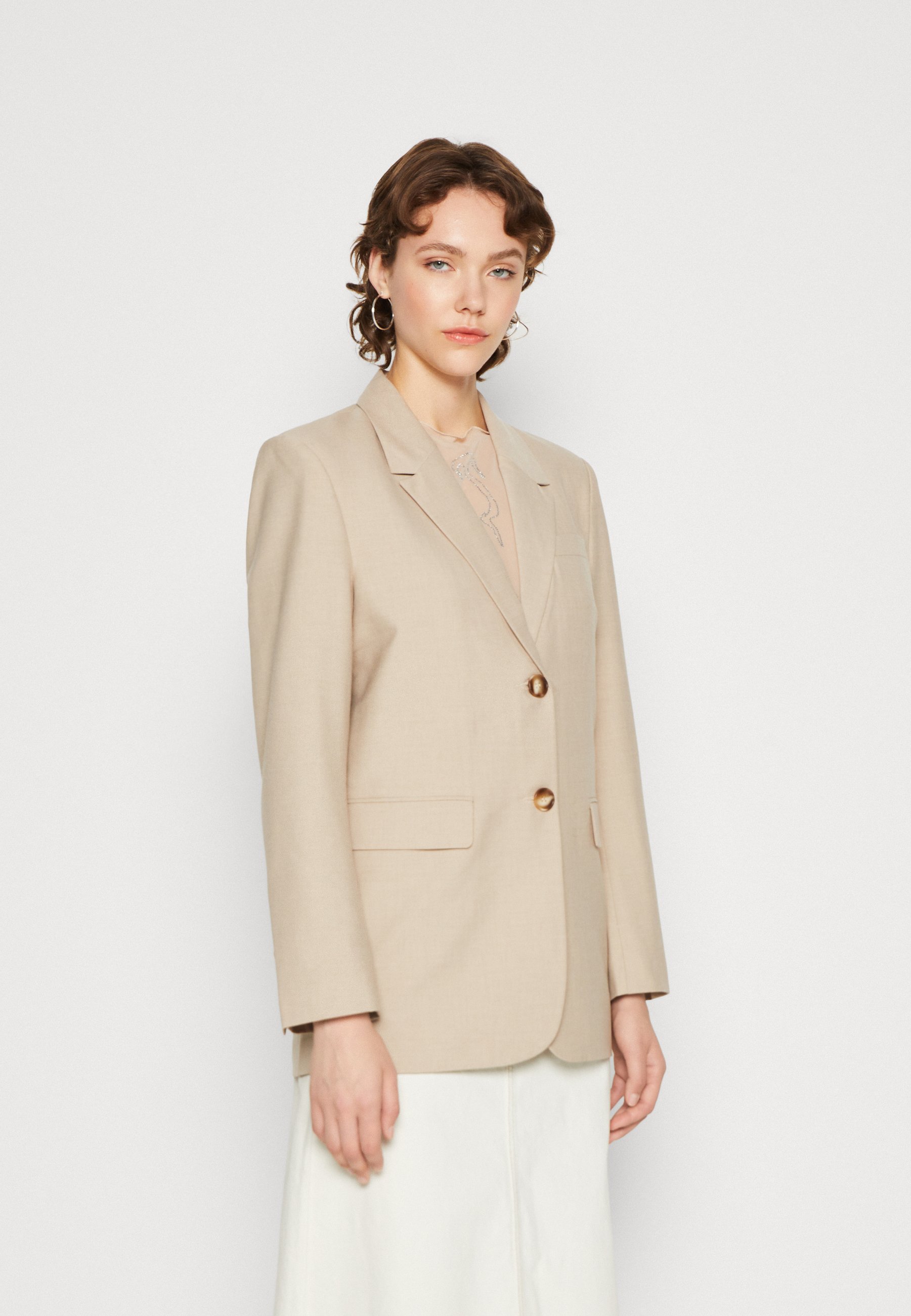 oversized tan blazer