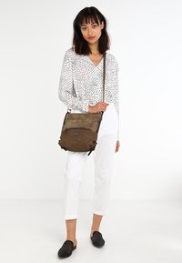 TOM TAILOR TTELIN M - Bandolera - taupe