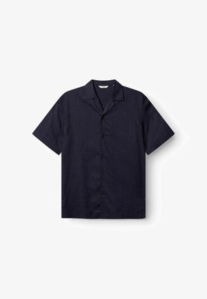 Kortærmet mørkeblå skjorte med knapper og en camp-krave, vist fladt mod en hvid baggrund.