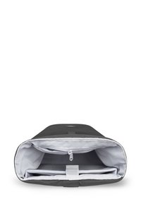 Fekete és szürke laptopvédő tok nyitva, láthatóan bélelt belső térrel, cipzáros zsebbel és egy pánttal a laptop rögzítésére.