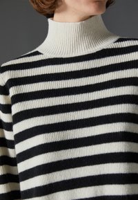 Zign Studio WOOL JUMPER - Džemperis - sand/black