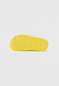Lacoste SURUKIDS SUMMER PACK UNISEX - Obuća za bazen - yellow/white