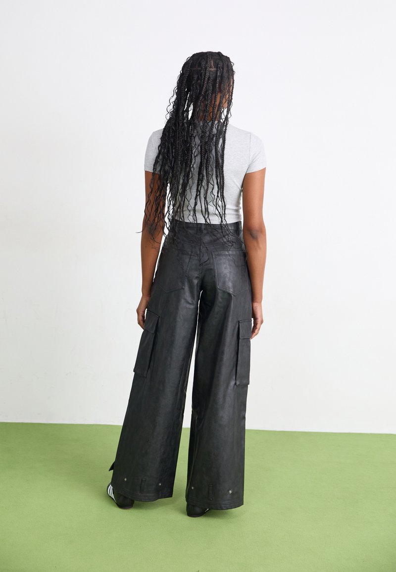 Ensemble Pantalon Et Jupe Caché Vintage Années 90 - Taille 6 - Noir Faux Cuir Tressé