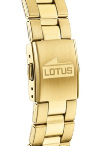 Orologio in acciaio inossidabile dorato con finitura spazzolata e design a maglia piatta. Presenta un fermaglio con il logo inciso "LOTUS."