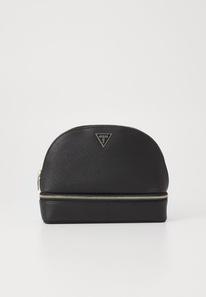 Borsa cosmetica sintetica nera con una parte superiore curva, hardware dorato e superficie testurizzata. Presenta un logo triangolare prominente e una chiusura con zip.