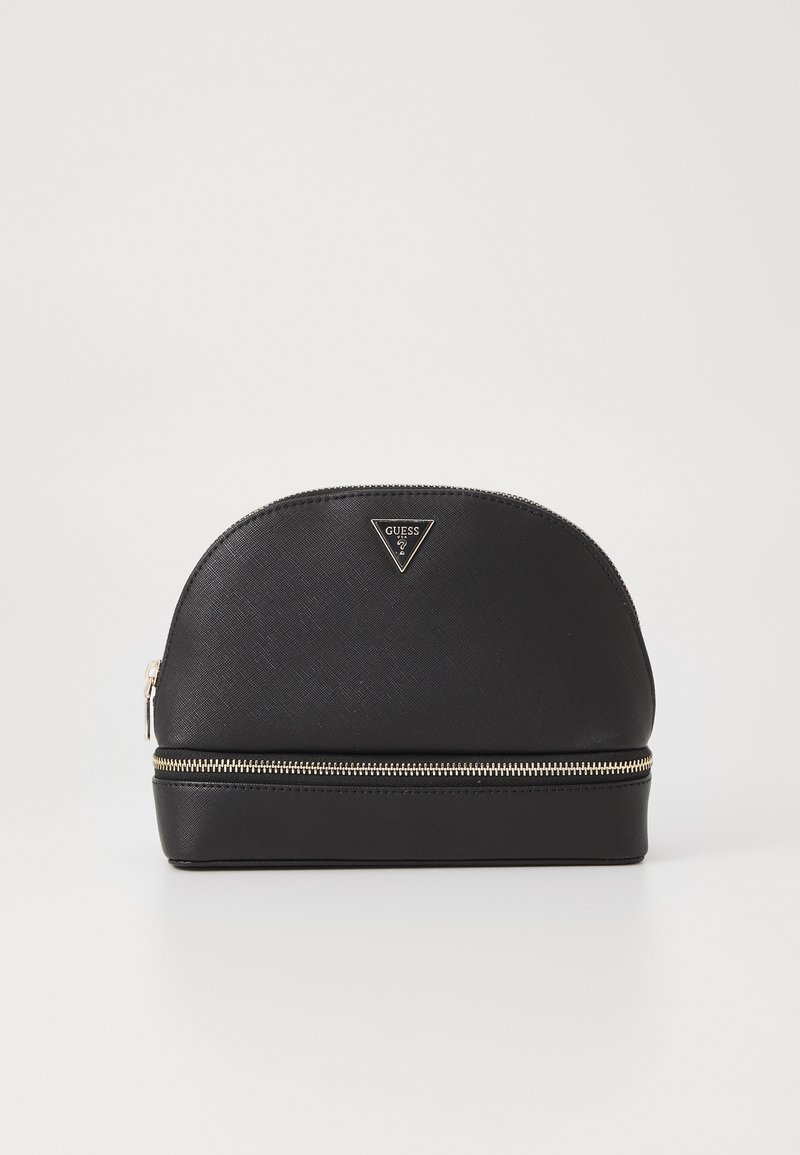 Borsa cosmetica sintetica nera con una parte superiore curva, hardware dorato e superficie testurizzata. Presenta un logo triangolare prominente e una chiusura con zip.