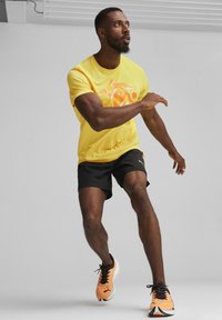 Puma 2-IN-1 - Sportiniai šortai - black