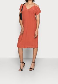 Esprit Collection Robe de jour - metallic red