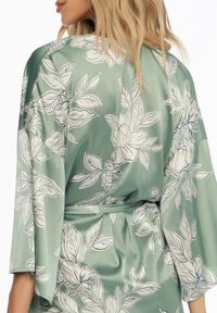 ESOTIQ DEDICATE jasnozielony