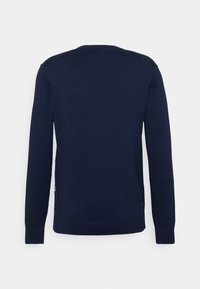 Maglione blu navy con maniche lunghe, collo rotondo, texture a maglia e polsini e orlo a costine. Design minimalista senza motivi o dettagli visibili.