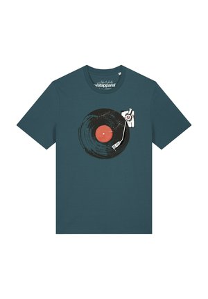 T-shirt bleu sarcelle foncé avec un graphique d'un disque vinyle noir et un bras de platine blanc imprimé au centre avant.