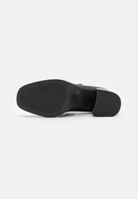 Marco Tozzi Platform magas sarkúk - black